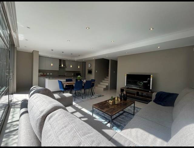 3 BEDROOM PROPERTY TO RENT IN MENLO PARK